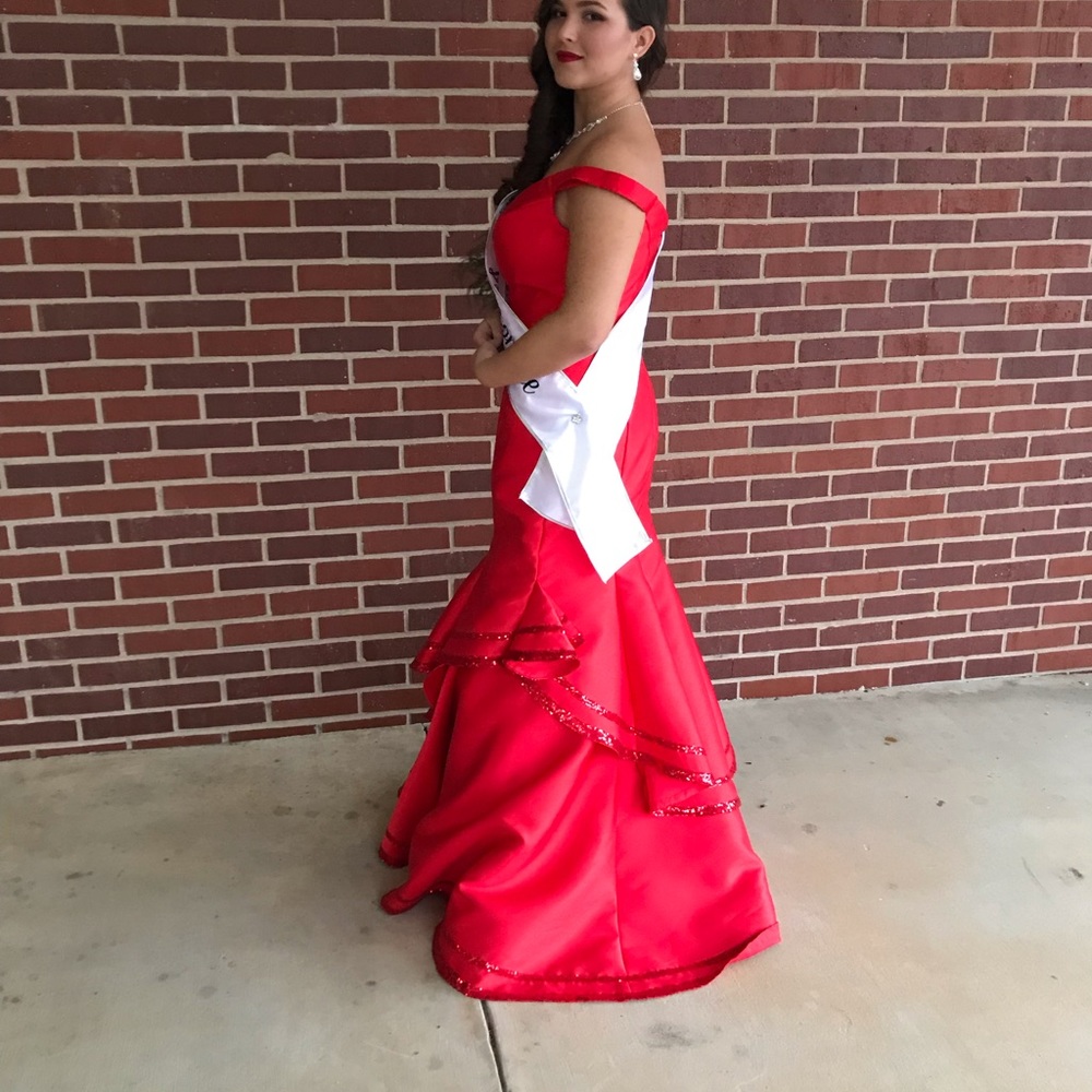 Ellie Wilde red mermaid size 8 prom pageant dress